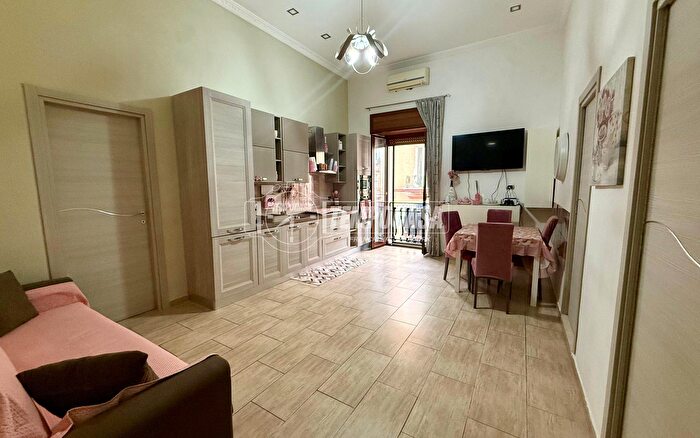Appartamento bilocale in vendita in Via Ferrara, Napoli