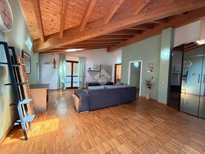 Appartamento trilocale in vendita in Via Respighi, Seregno