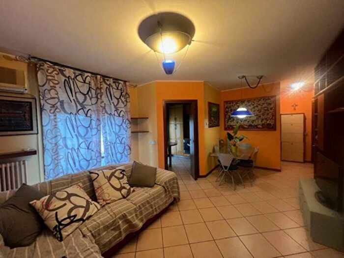 Appartamento trilocale in affitto in Via Colombo, Piacenza