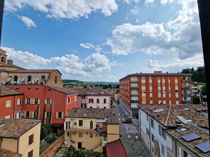 Appartamento con 5 locali in vendita in Piazza Amendola, Cesena