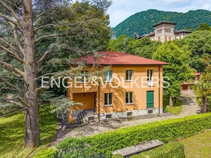 Casa con 6 locali in vendita in Via Arcellazzi, Canzo
