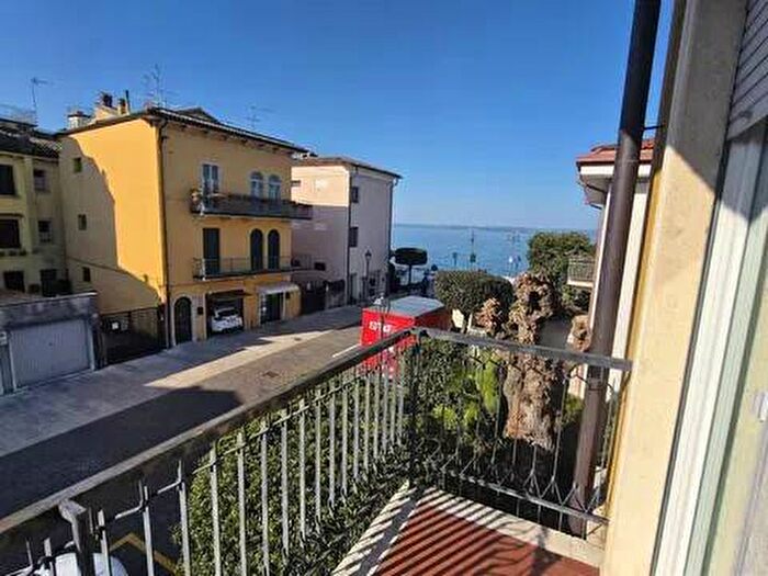 Appartamento trilocale in affitto in Lazise