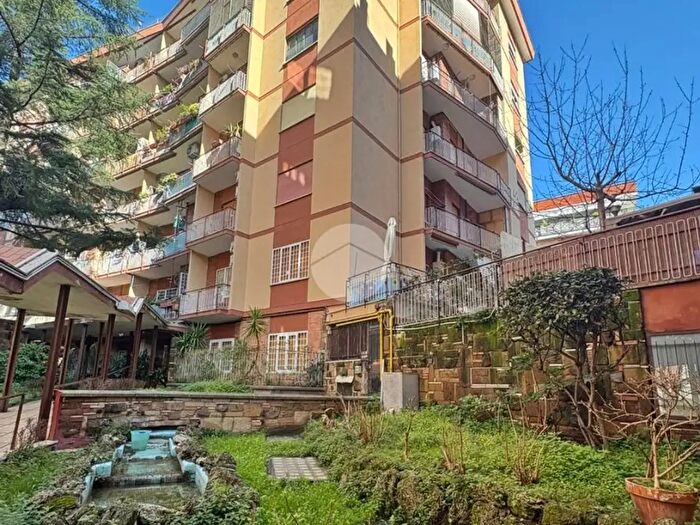 Appartamento trilocale in vendita in Via Mario Chiri, Roma