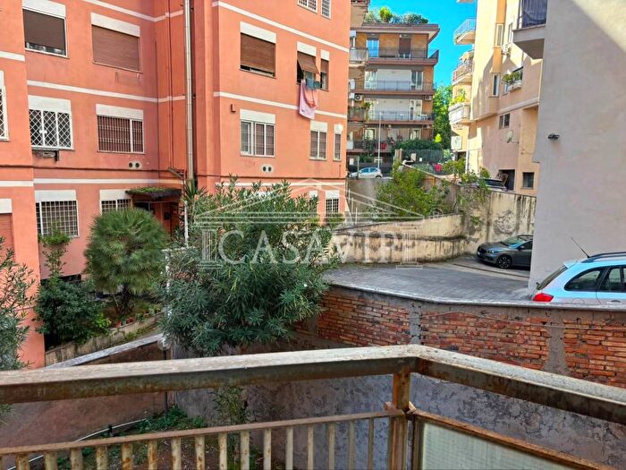 Appartamento quadrilocale in affitto in Via dell'Alpinismo, Vigna Clara Vigna Stelluti, Roma
