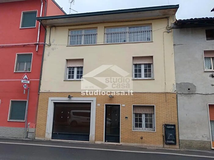 Casa con 5 locali in vendita in Via Giana, Sergnano