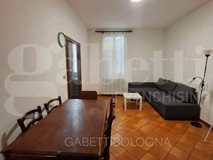 Appartamento trilocale in affitto in Via Vinazzetti, Bologna