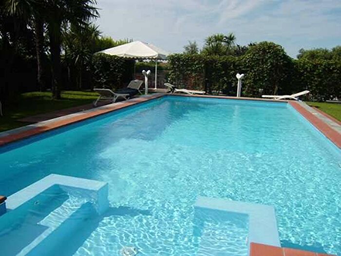 Casa con 6 locali in affitto in Via Ferraretto, Marina di Massa Centro, Massa