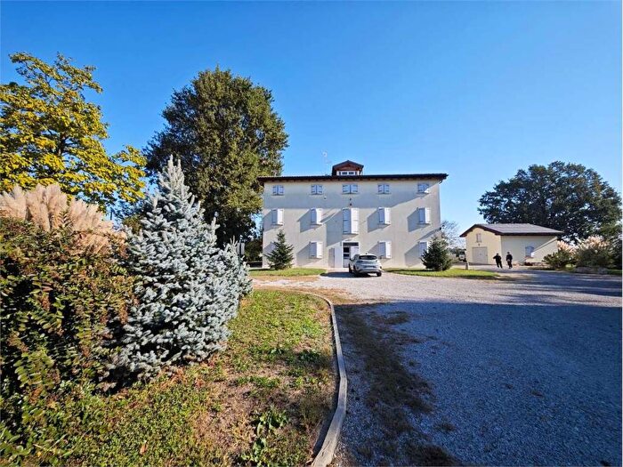 Appartamento con 6 locali in affitto in Villa Motta, Cavezzo
