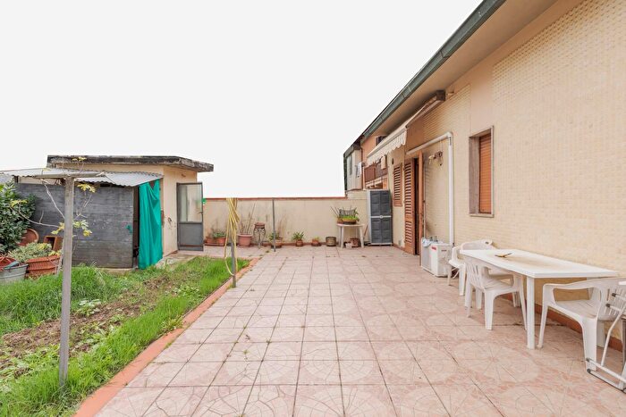 Appartamento con 5 locali in vendita in Via F De Sanctis, Lastra A Signa