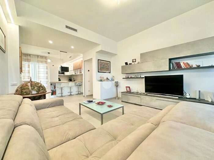 Appartamento quadrilocale in vendita in Via Schiavo da Bari, Bari