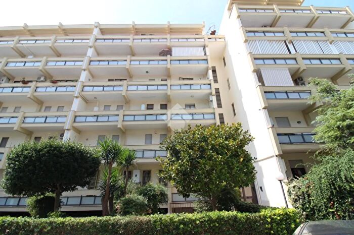 Appartamento trilocale in vendita in Viale Francia, Brindisi