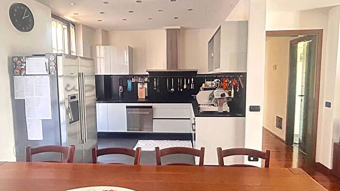 Casa con 6 locali in vendita in Via Pietro Arienti a Seregno, Seregno