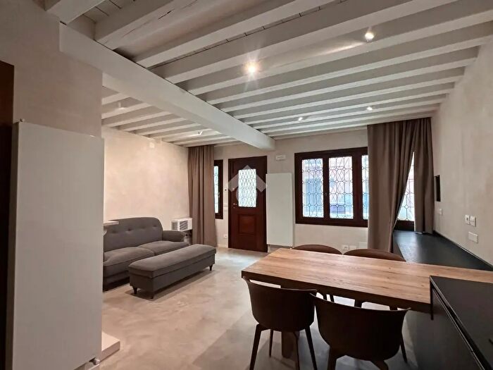 Appartamento trilocale in affitto in Via Canova, Asolo