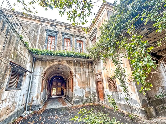 Casa con 10 locali in vendita in Via Etnea, Mascalucia