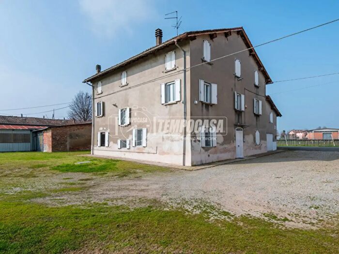 Casa con 5 locali in vendita in Via Salimbene da Parma, Reggio Emilia
