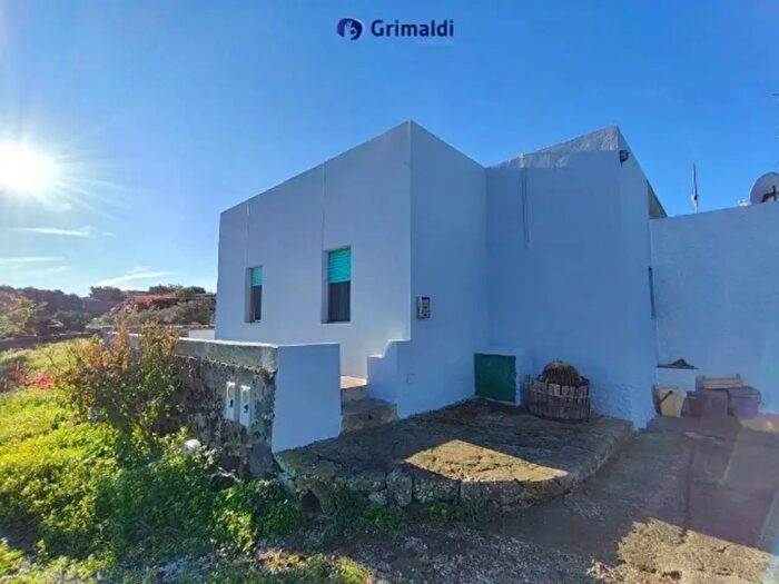 Casa con 6 locali in vendita in Via Marina, Pantelleria