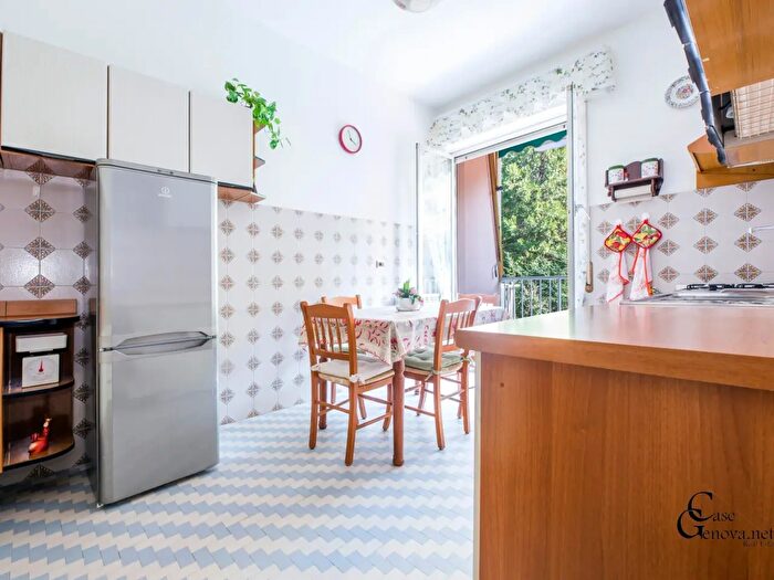 Appartamento con 6 locali in vendita in Via Ginestrato e, Genova