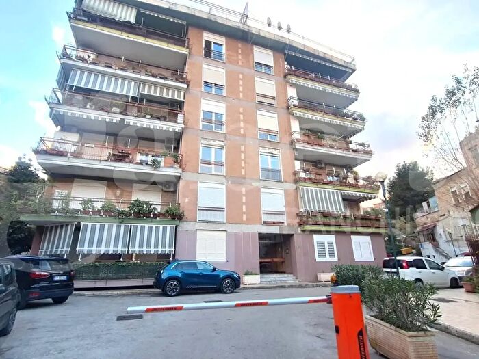 Appartamento quadrilocale in vendita in Vico SantEframo Vecchio, Napoli
