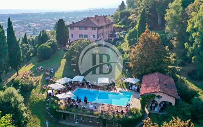 Casa con 6 locali in vendita in Biella