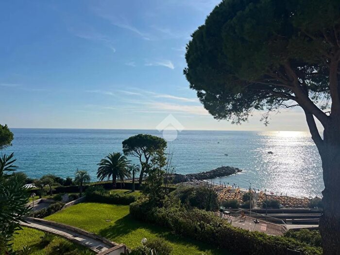 Appartamento con 6 locali in vendita in Via delle Villette, Lavagna