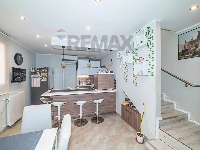 Casa con 5 locali in vendita in Catania