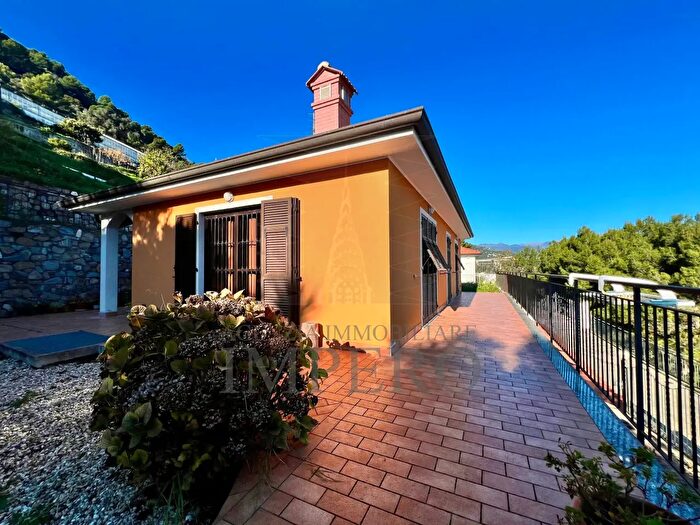 Casa con 10 locali in vendita in Corso della Repubblica, Camporosso