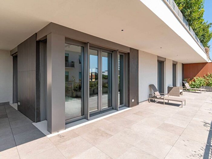 Casa quadrilocale in affitto in Via Fabio Mangone, Corso Genova, Milano