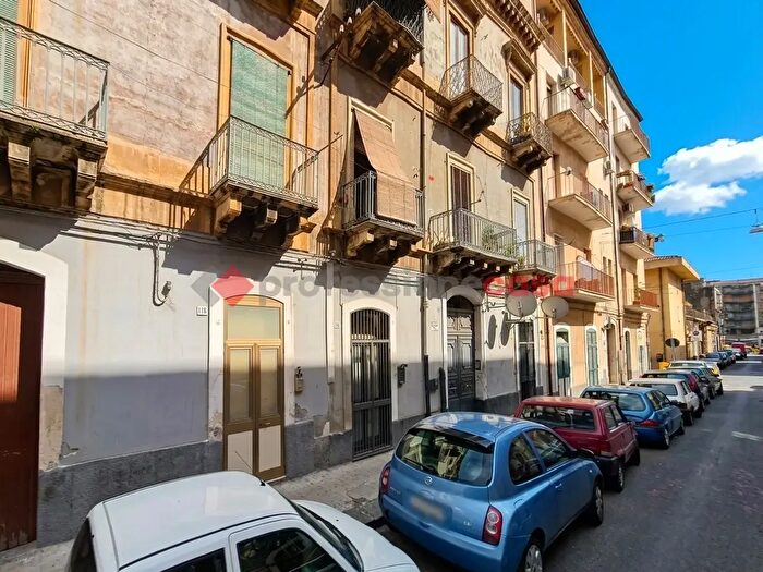 Appartamento trilocale in affitto in Via Celeste, Catania