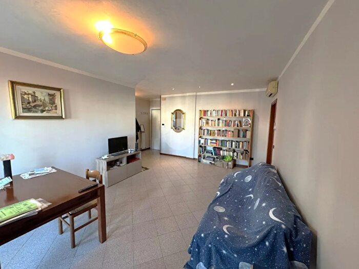 Appartamento quadrilocale in vendita in Via Bachelet, Vigonza