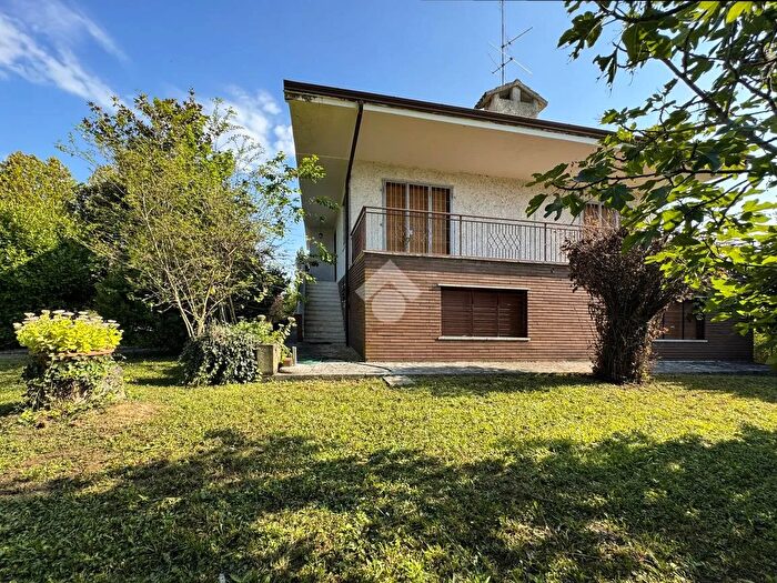 Casa con 7 locali in vendita in Via Valloni, Arena Po