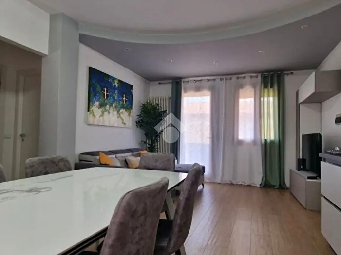 Appartamento trilocale in vendita in Via Asolana, Loria