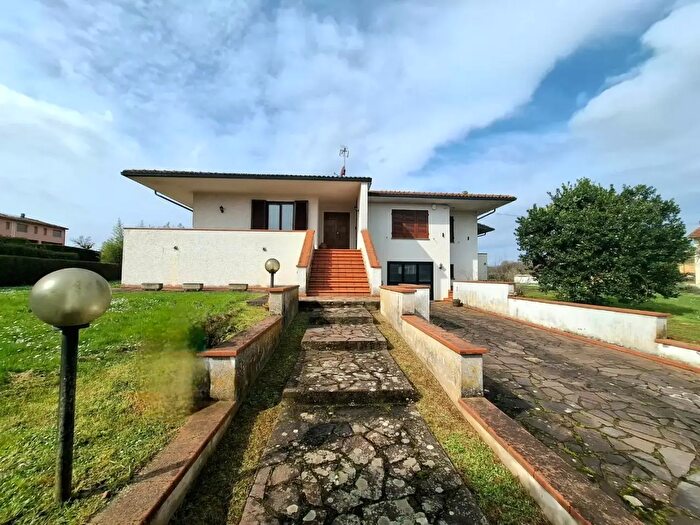 Casa con 6 locali in vendita in Santa Croce SullArno