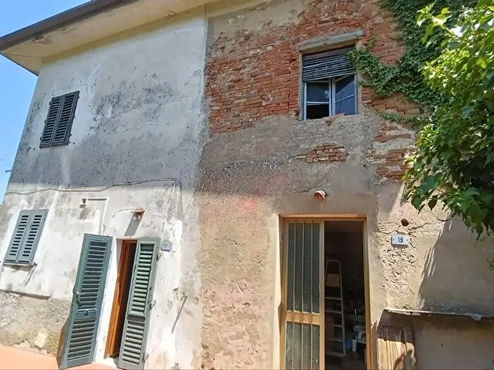 Casa con 10 locali in vendita in San Miniato
