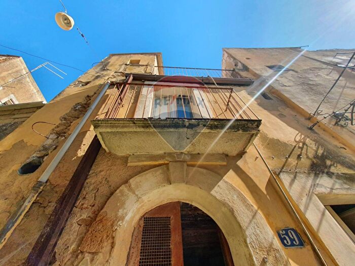 Casa trilocale in vendita in Via Alba, Caltagirone