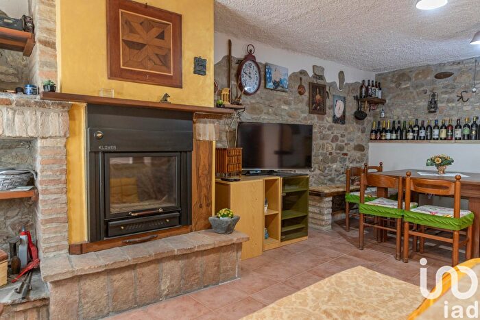 Casa con 5 locali in vendita in Via Valle, Cingoli