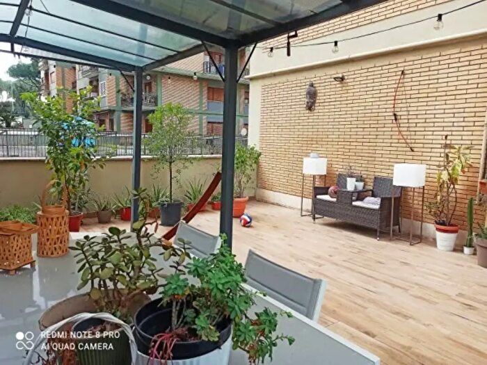 Appartamento trilocale in vendita in Via Piegaro, Roma