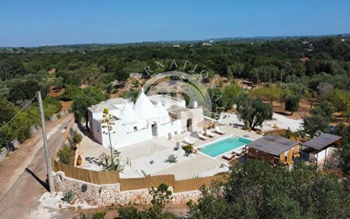 Casa con 6 locali in vendita in Ostuni