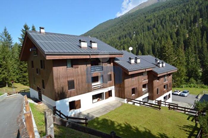 Appartamento trilocale in vendita in Via Vedich, Valfurva