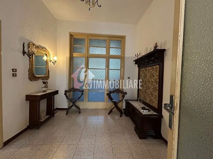 Casa con 12 locali in vendita in Via Montanara, Rivarolo Del Re Ed Uniti