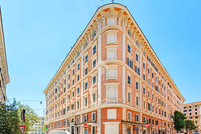 Appartamento bilocale in vendita in Via Catone, Roma