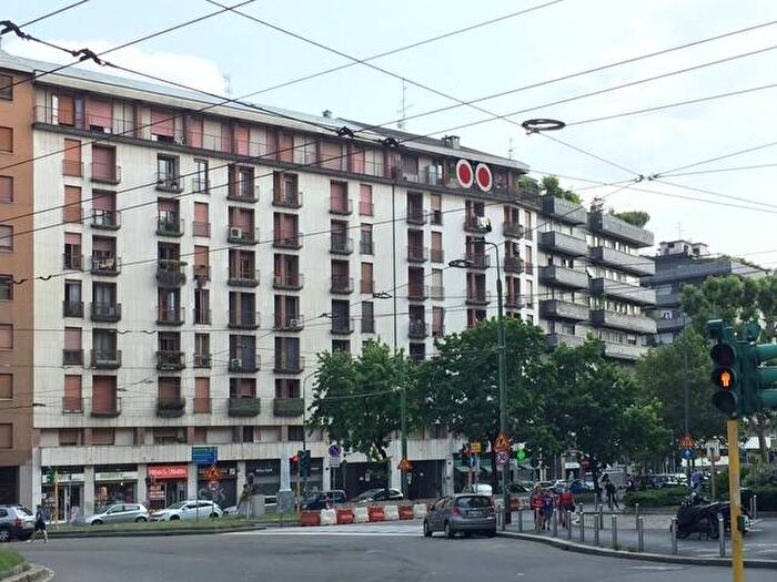 Appartamento trilocale in affitto in Piazza Simone Bolivar, Piazza Napoli, Milano