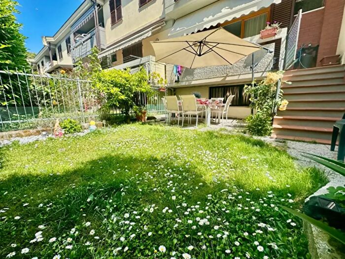Casa con 7 locali in vendita in Carrara