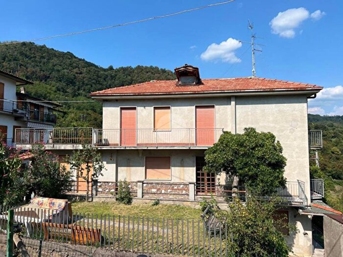 Appartamento quadrilocale in vendita in porzione bifamiliare via Attilie, Fanti, Gandosso
