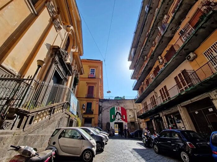 Appartamento bilocale in affitto in Via SantAntonio a Tarsia, Napoli