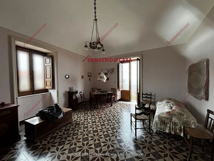 Appartamento trilocale in vendita in Polizzi Generosa
