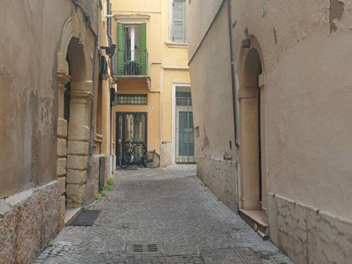 Appartamento bilocale in affitto in Vicolo Santa Cecilia, Centro Storico, Verona
