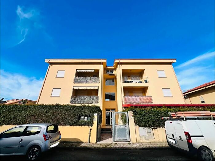 Appartamento trilocale in vendita in Pizzo Vv Via Riviera Prangi Snc, Pizzo