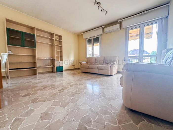 Appartamento quadrilocale in affitto in Via Tre Garofani, Madonna Pellegrina, Padova