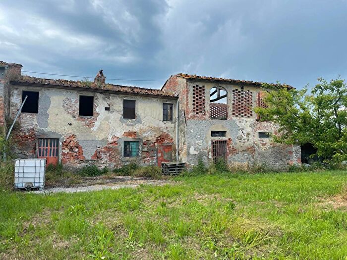 Casa con 10 locali in vendita in Via Luccio, Ponte Buggianese