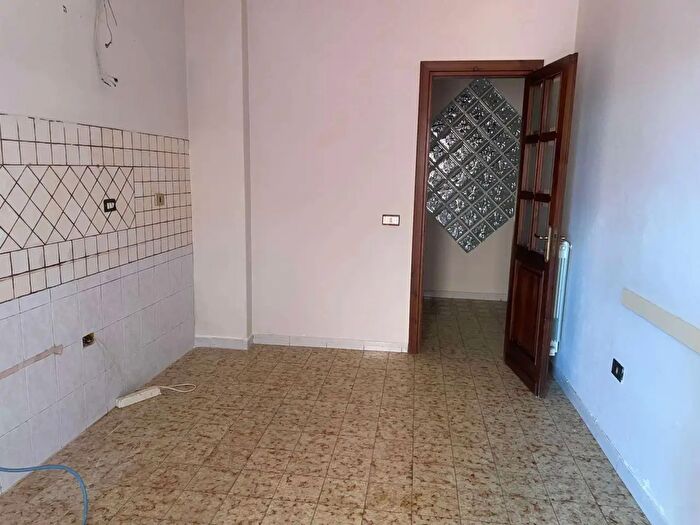 Appartamento con 7 locali in vendita in Via Diopoldo Alemanno, Mondragone